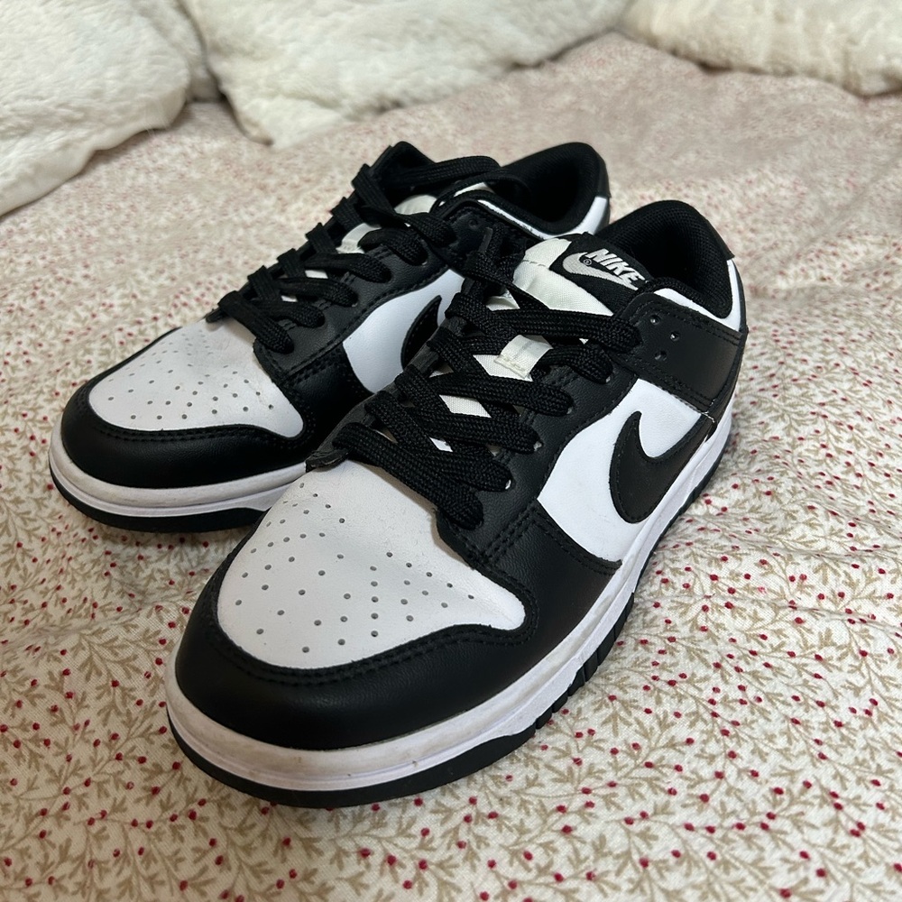 NIKE panda dunks